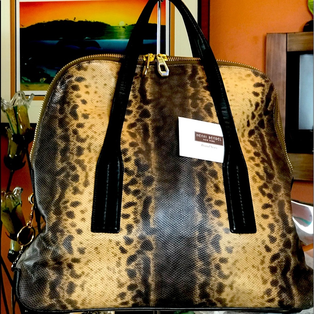 🔥Final Price Drop!! Ends Soon!🍀Henri Bendel Leather Satchel!